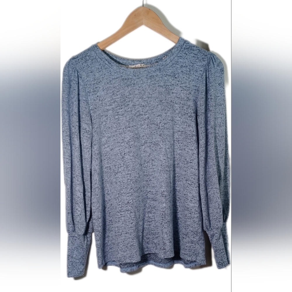 KIKI Women's Sweater.  Size Small.